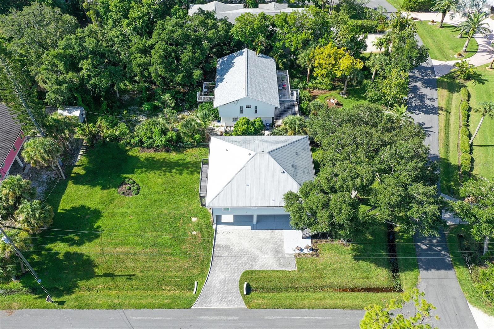 216 SHORELAND DR