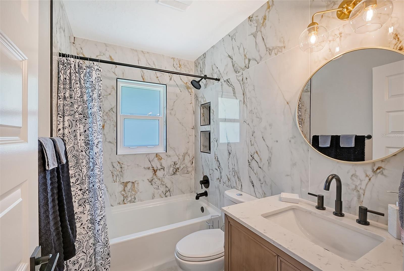 216 SHORELAND DR