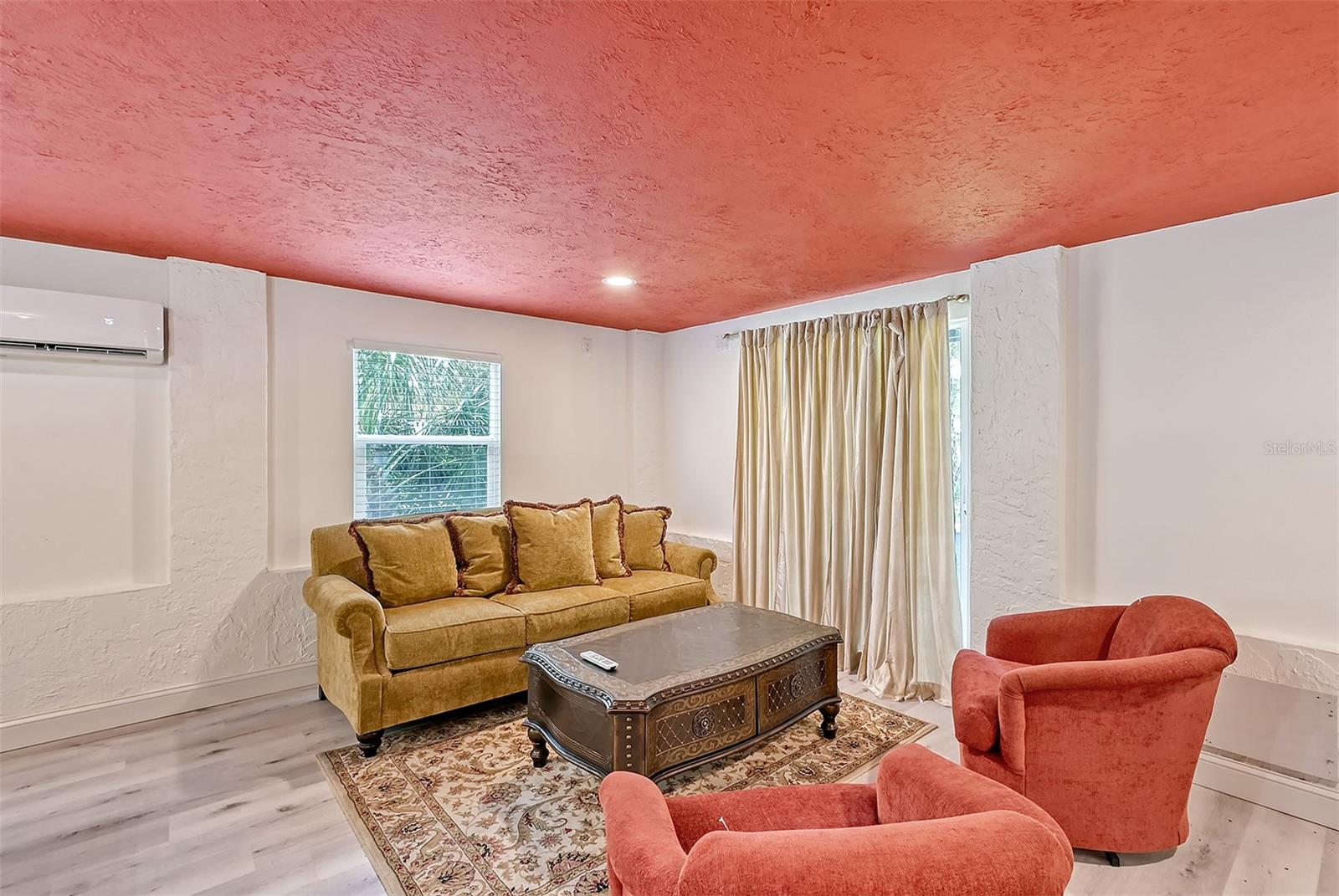 216 SHORELAND DR
