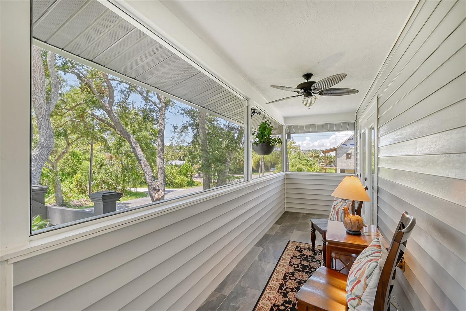 216 SHORELAND DR