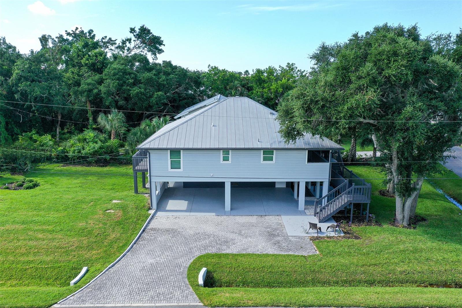 216 SHORELAND DR