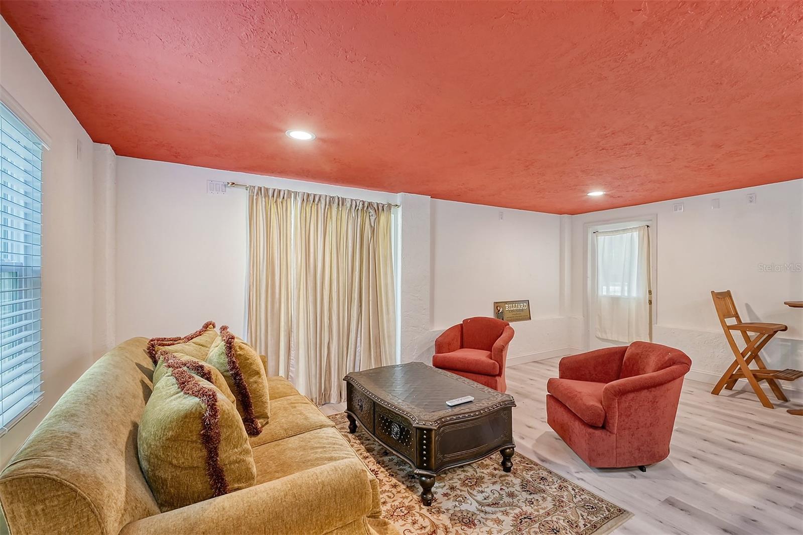 216 SHORELAND DR