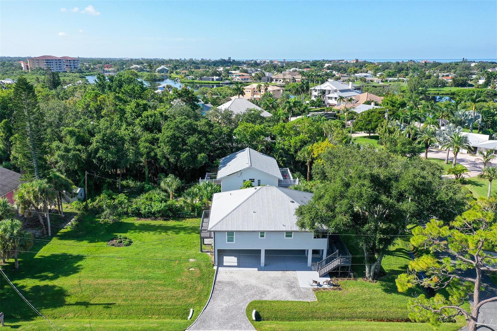 216 SHORELAND DR