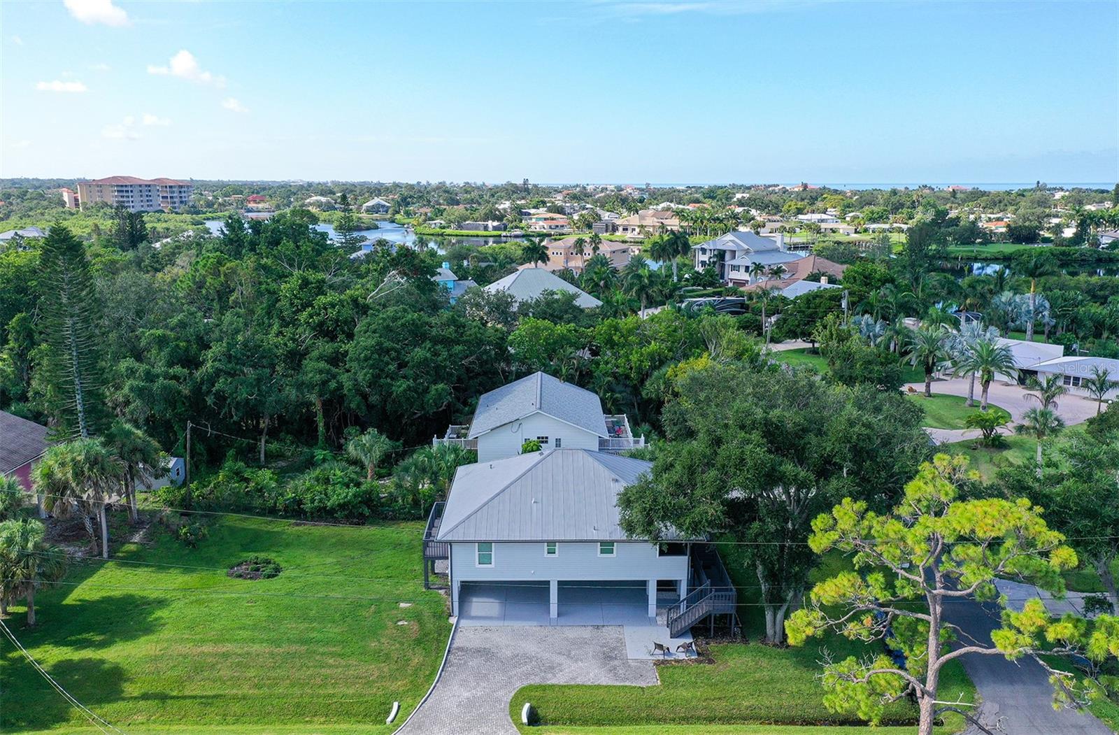 216 SHORELAND DR
