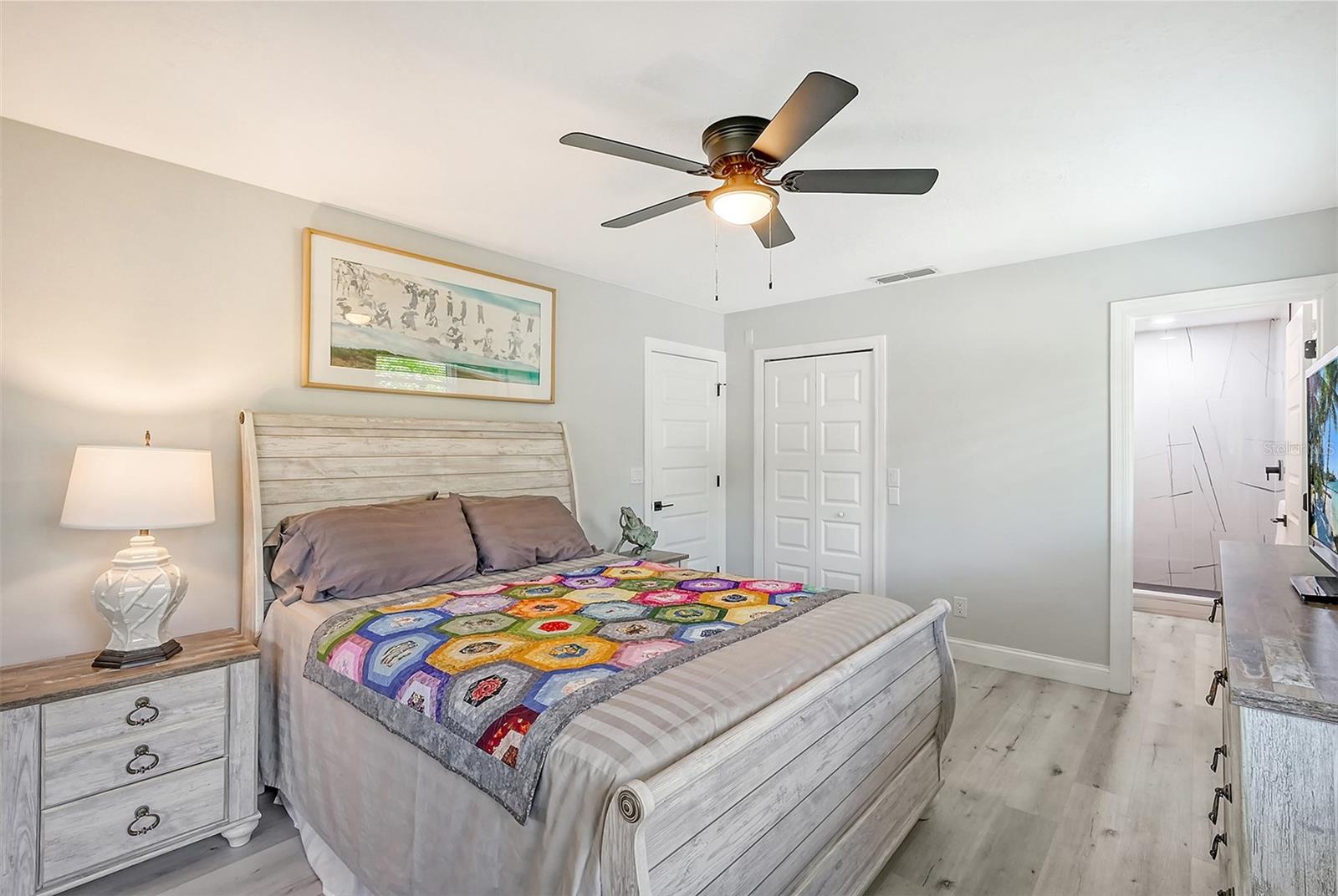 216 SHORELAND DR