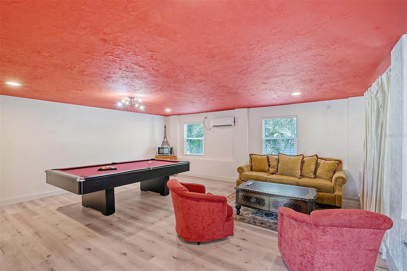 216 SHORELAND DR