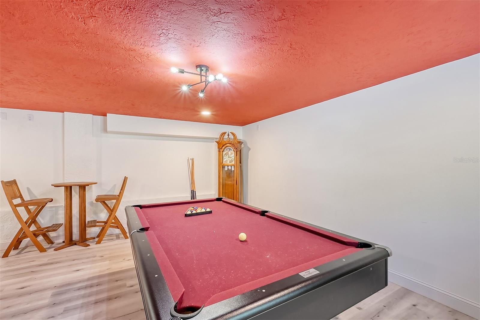 216 SHORELAND DR