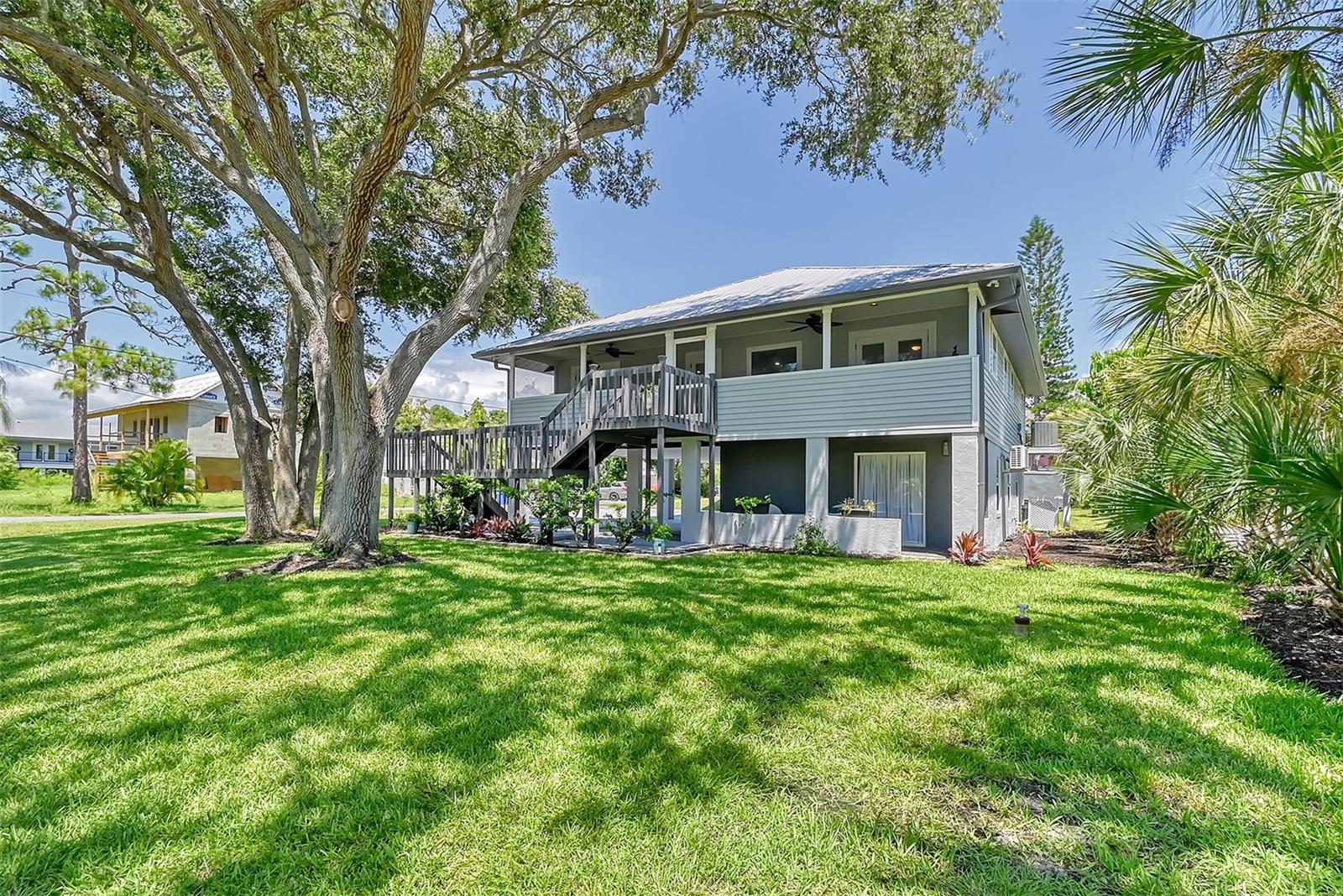 216 SHORELAND DR