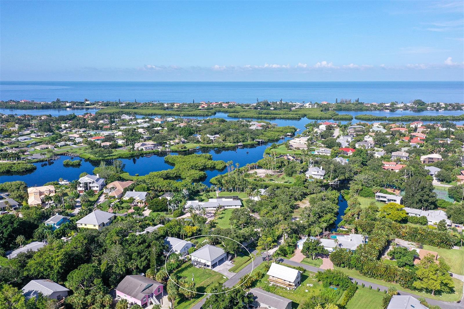 216 SHORELAND DR
