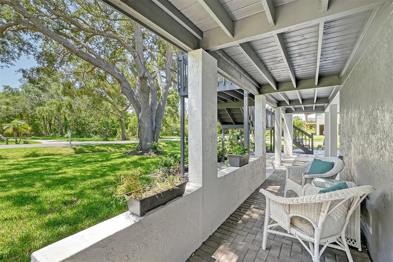 216 SHORELAND DR