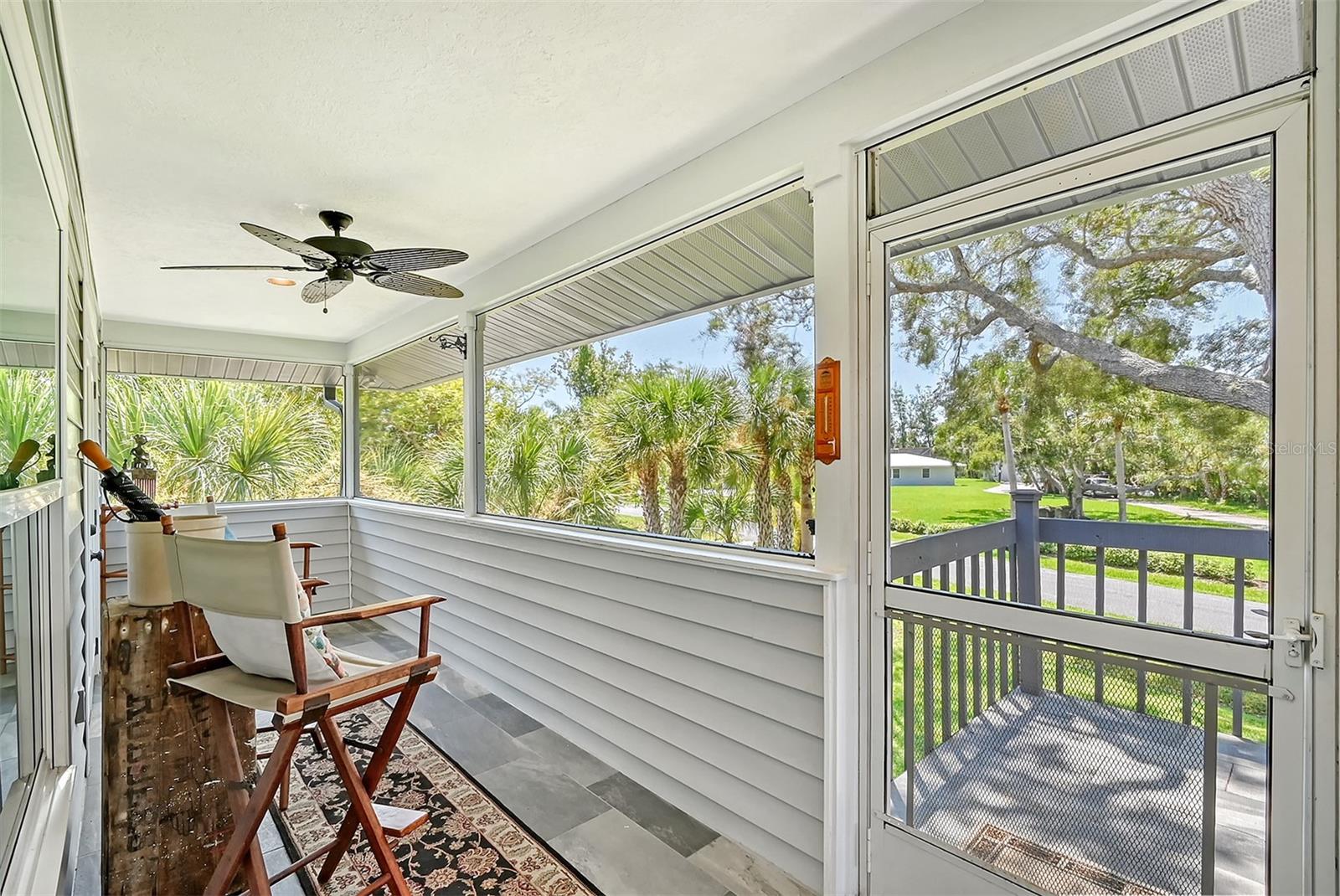 216 SHORELAND DR
