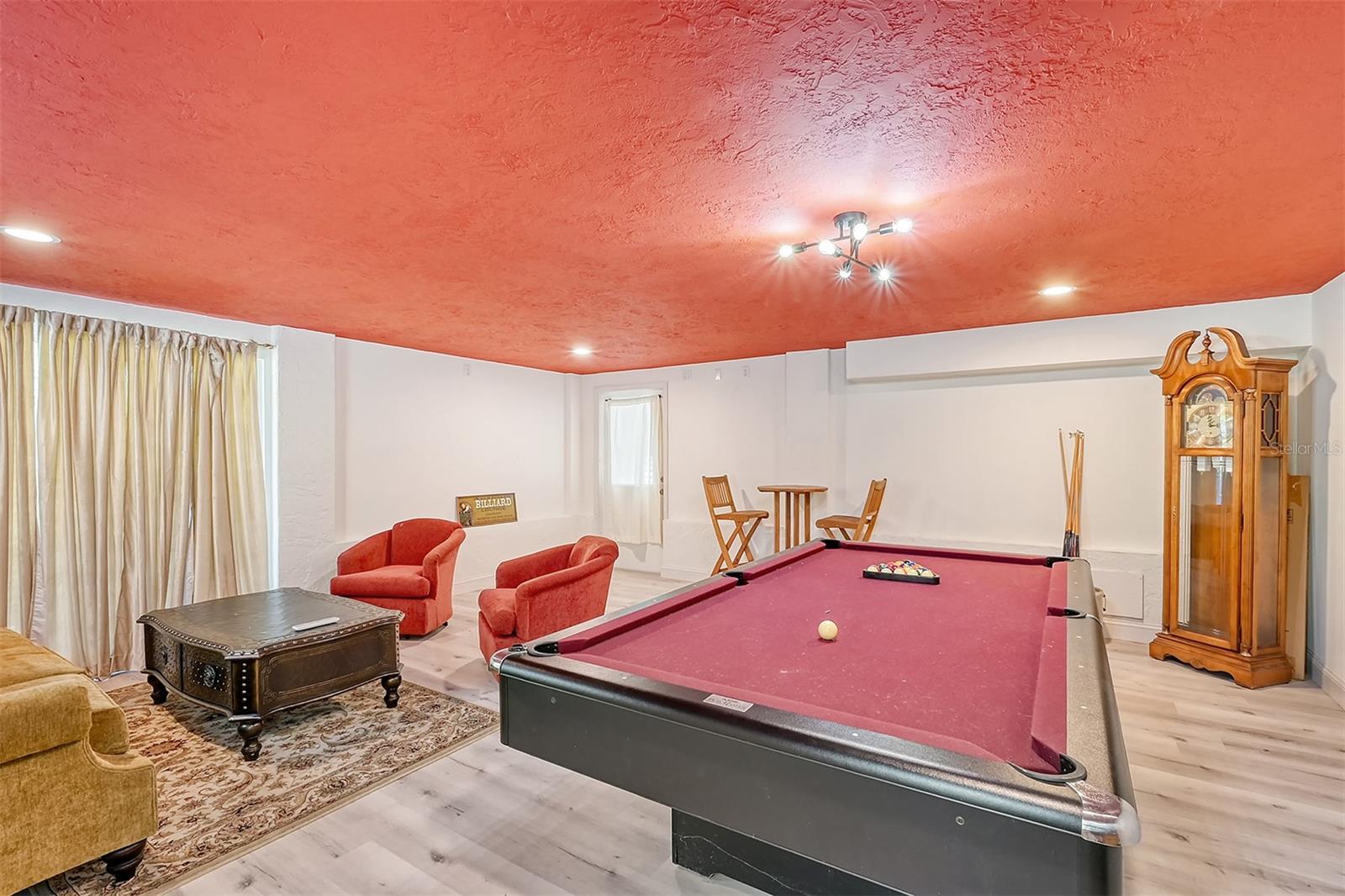 216 SHORELAND DR