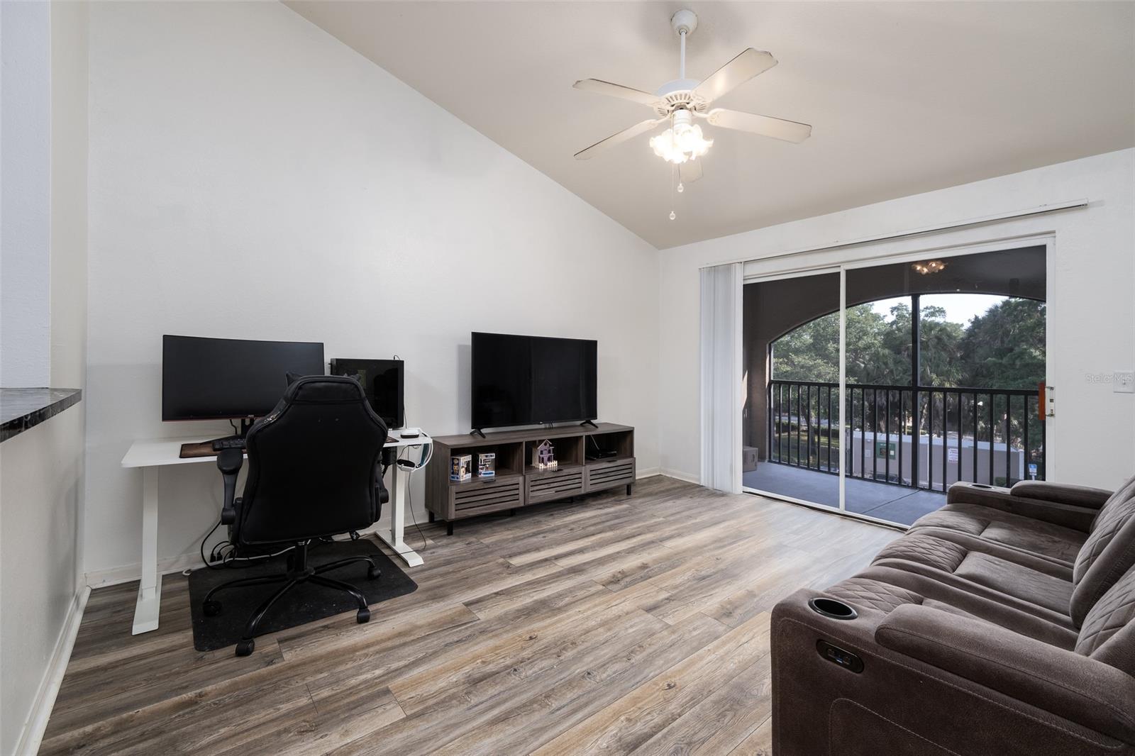940 Village TRAIL Unit: 9-303