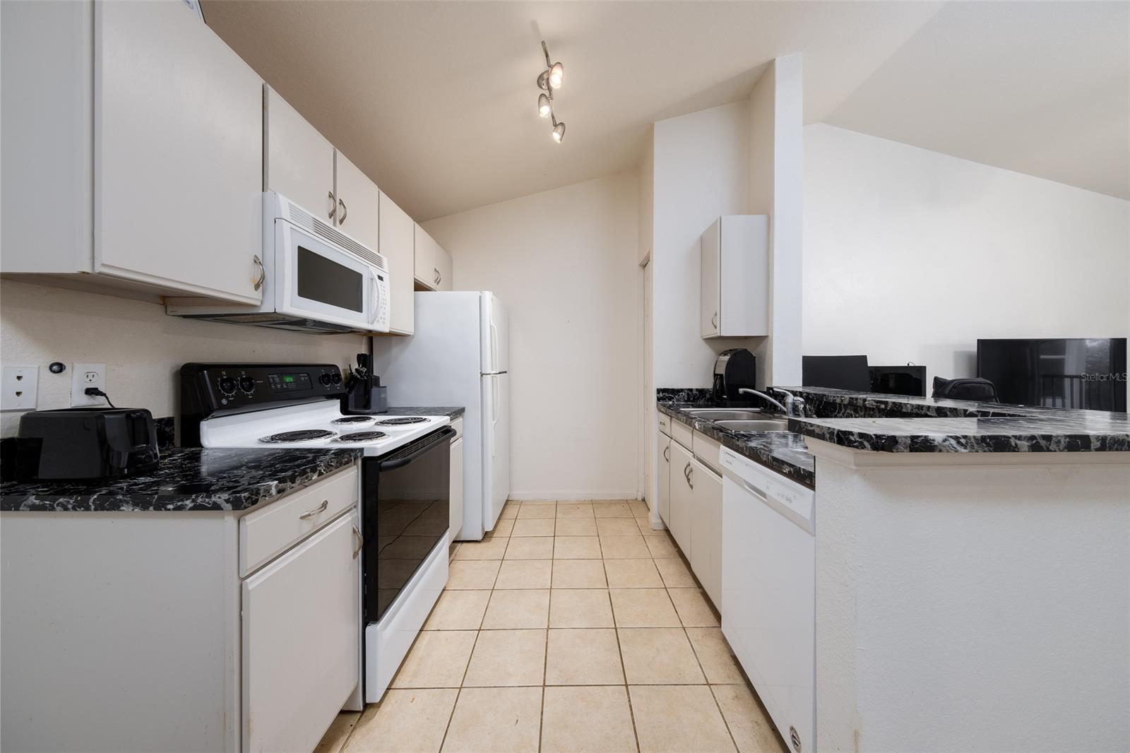 940 Village TRAIL Unit: 9-303