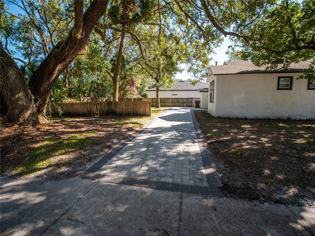 600 CELERY AVE