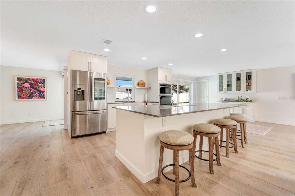 814 OAKVIEW DRIVE