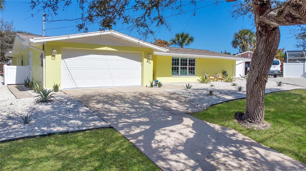 814 OAKVIEW DRIVE