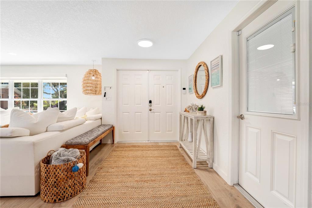 814 OAKVIEW DRIVE