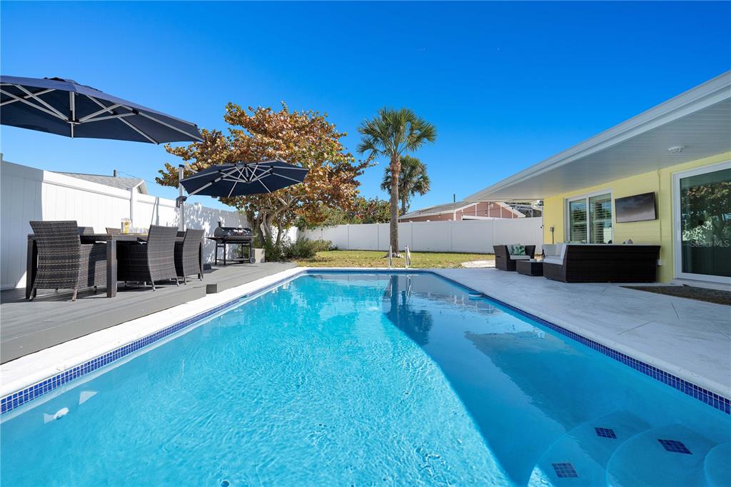 814 OAKVIEW DRIVE