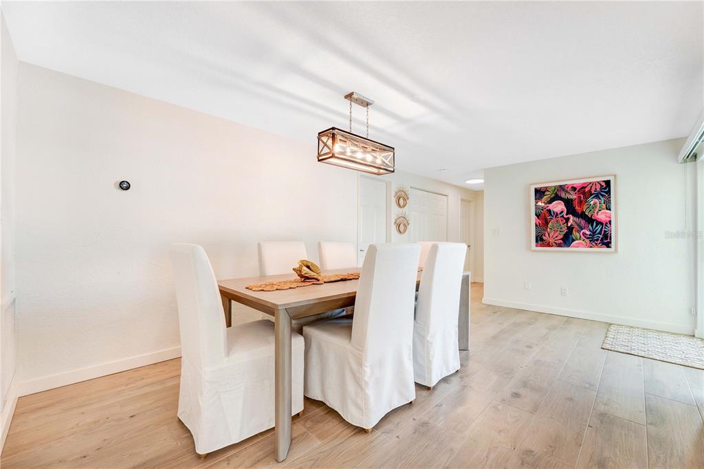 814 OAKVIEW DRIVE