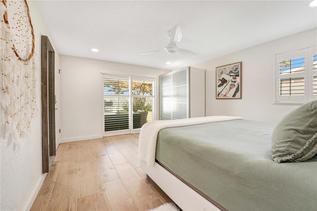 814 OAKVIEW DRIVE