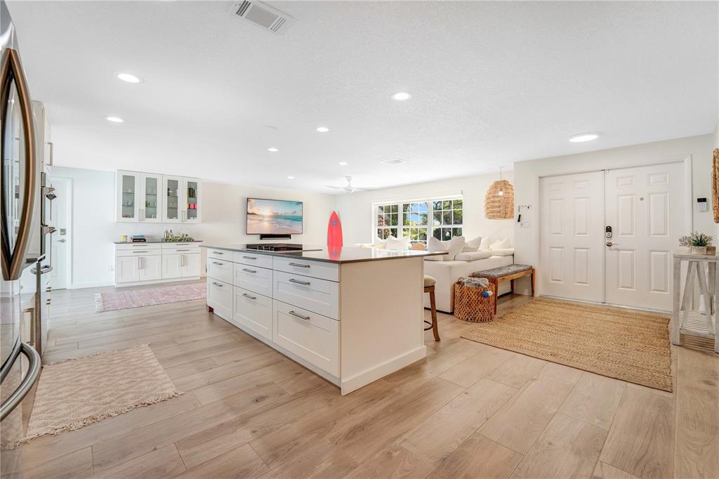 814 OAKVIEW DRIVE