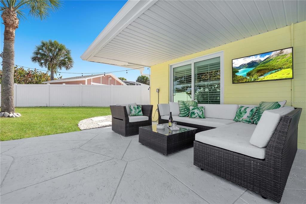 814 OAKVIEW DRIVE