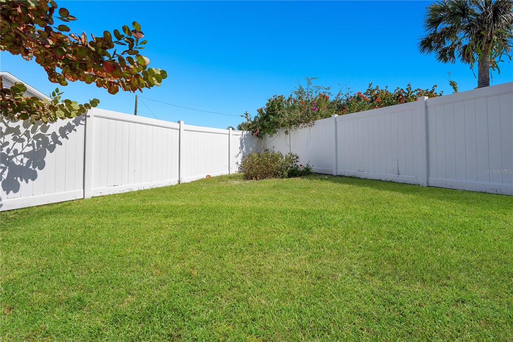 814 OAKVIEW DRIVE