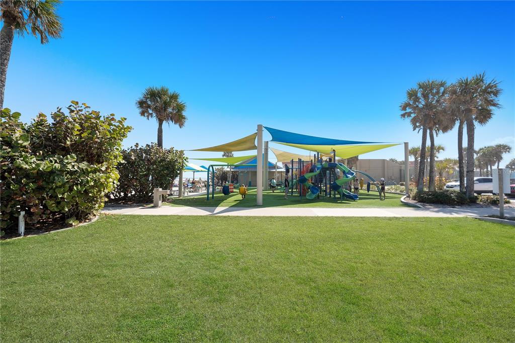 814 OAKVIEW DRIVE