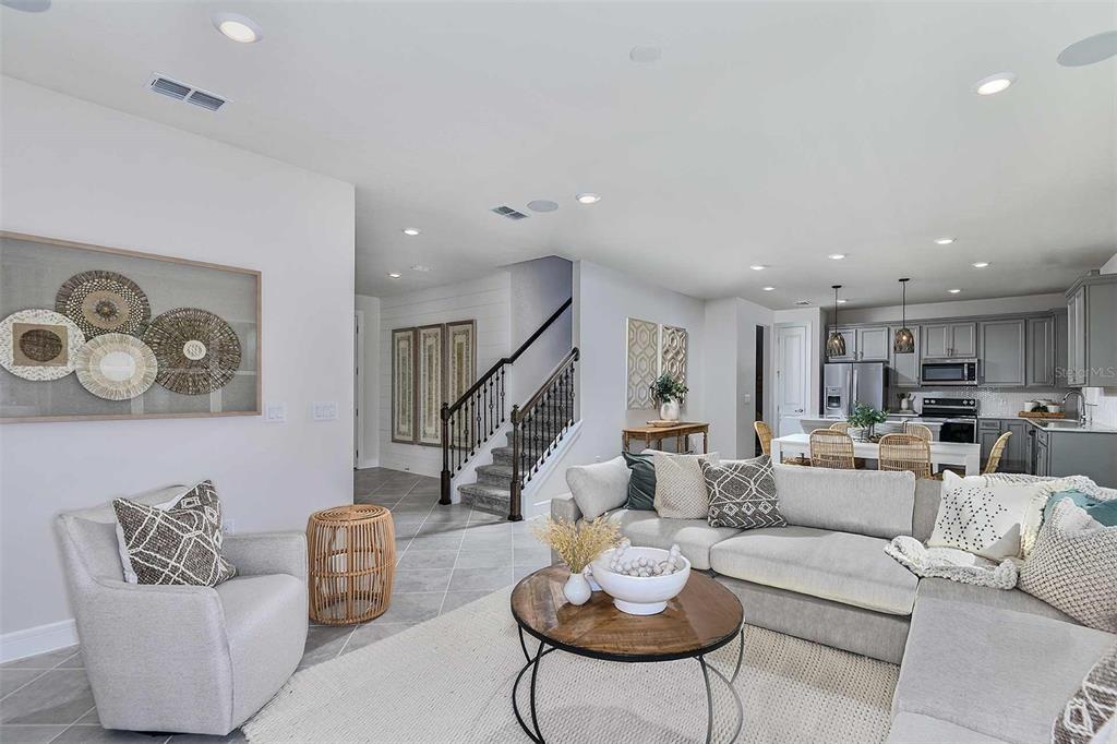4587 GLIDING WAVE ST