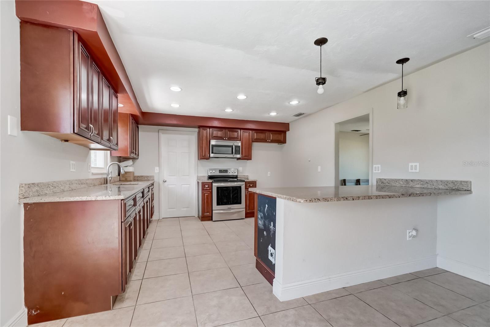 3310 ROYAL PALM DR