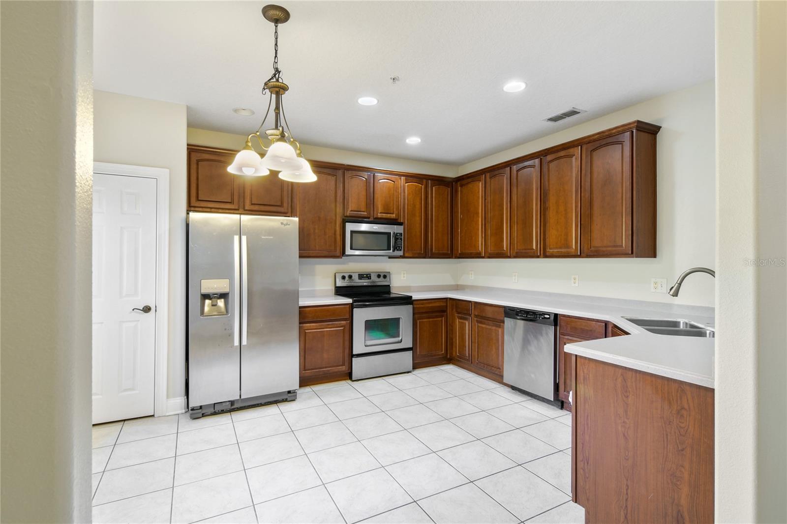 6833 PIAZZA ST