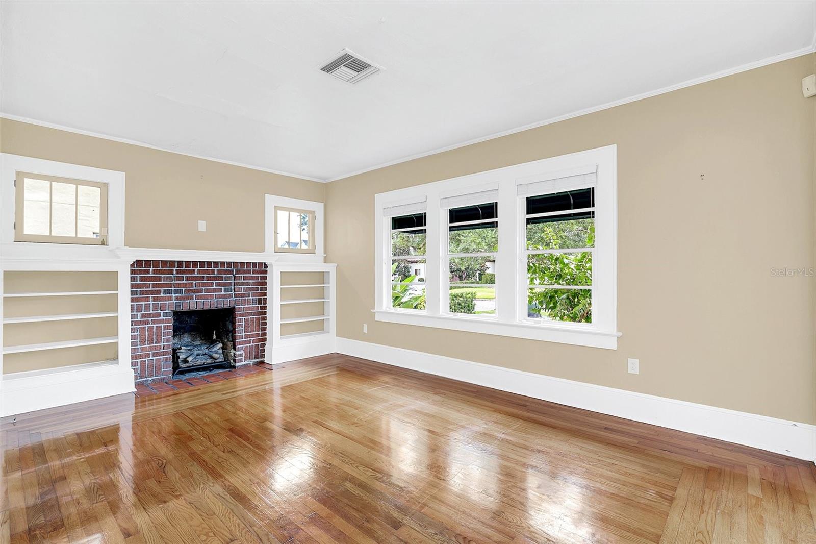 1425 CHESTNUT AVE.