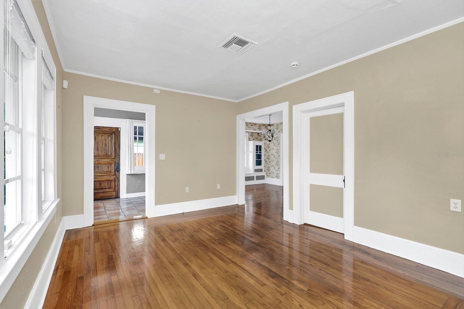 1425 CHESTNUT AVE.