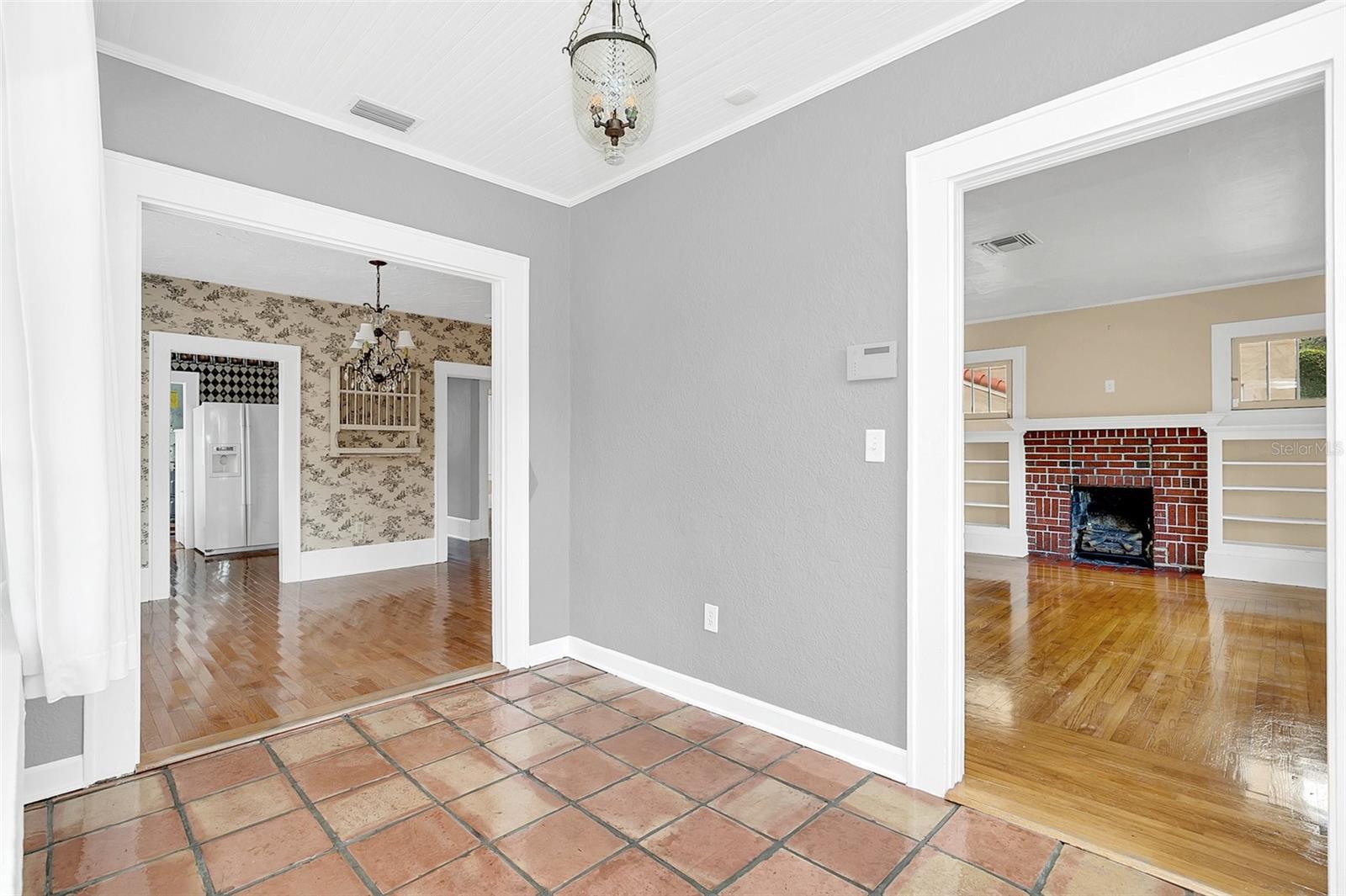 1425 CHESTNUT AVE.