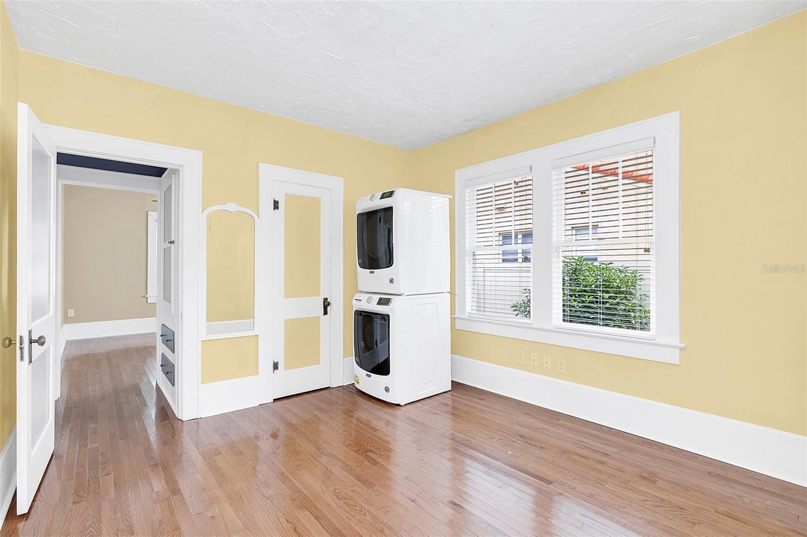 1425 CHESTNUT AVE.
