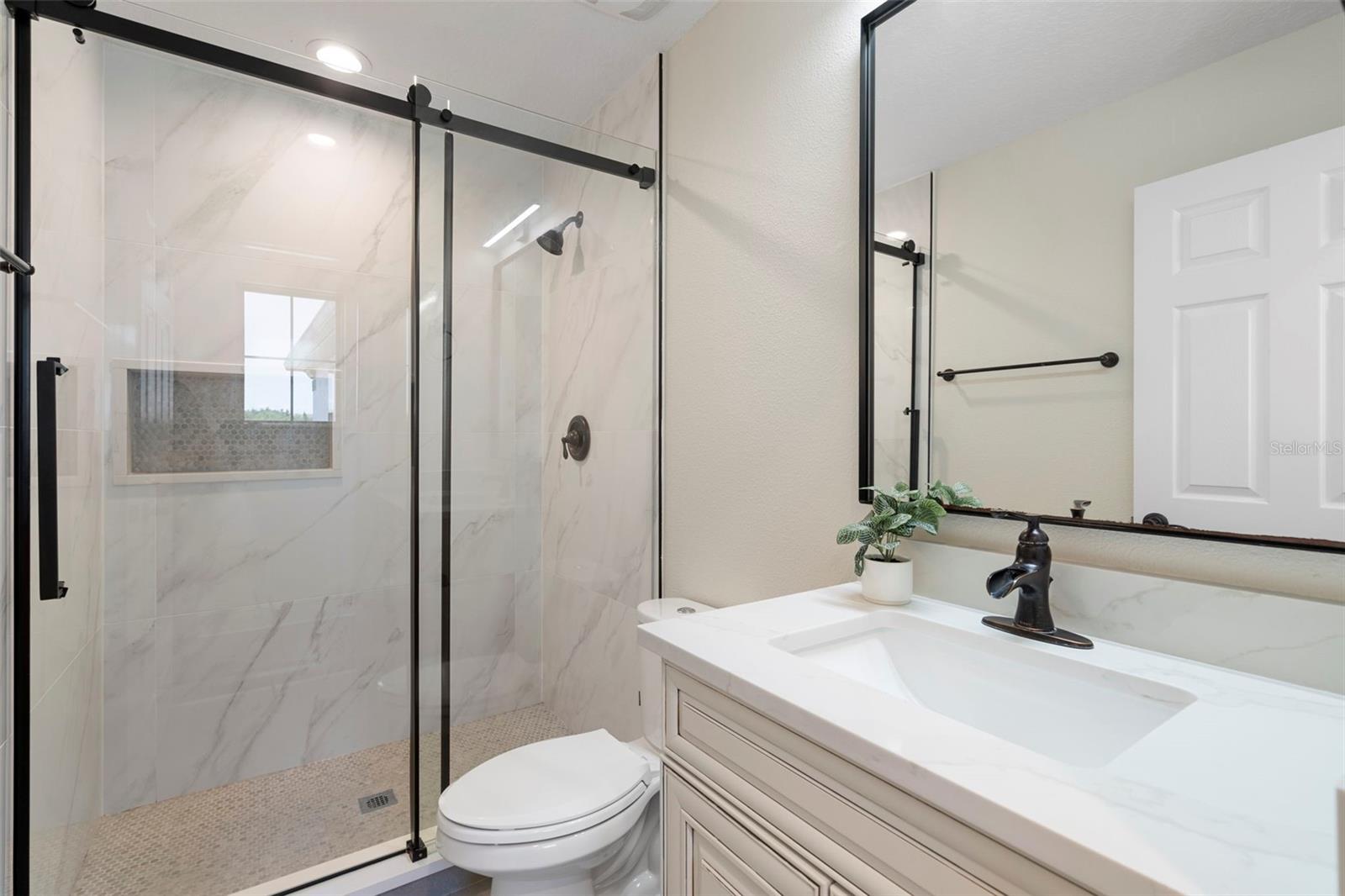 8728 LOOKOUT POINTE DR