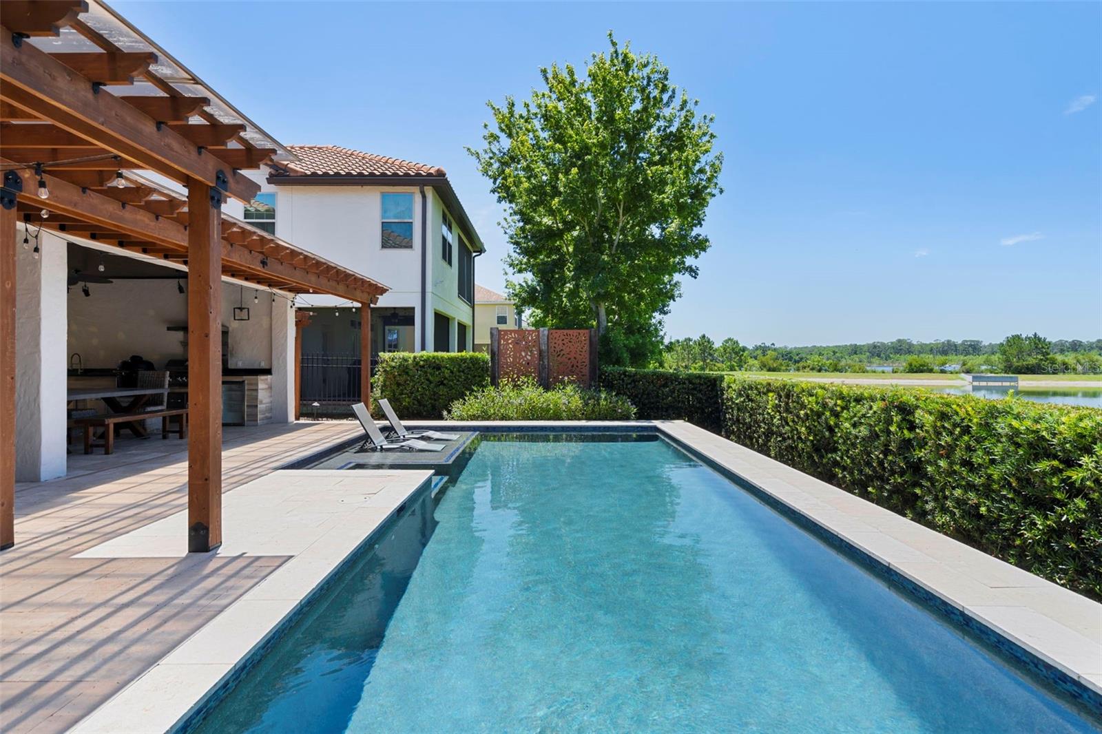 8728 LOOKOUT POINTE DR