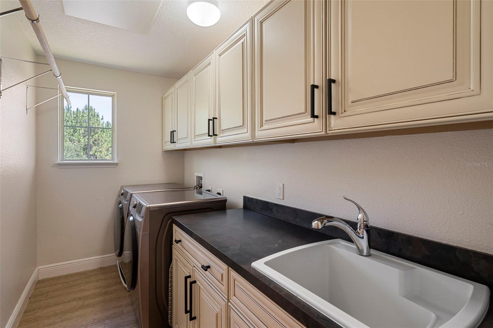 8728 LOOKOUT POINTE DR