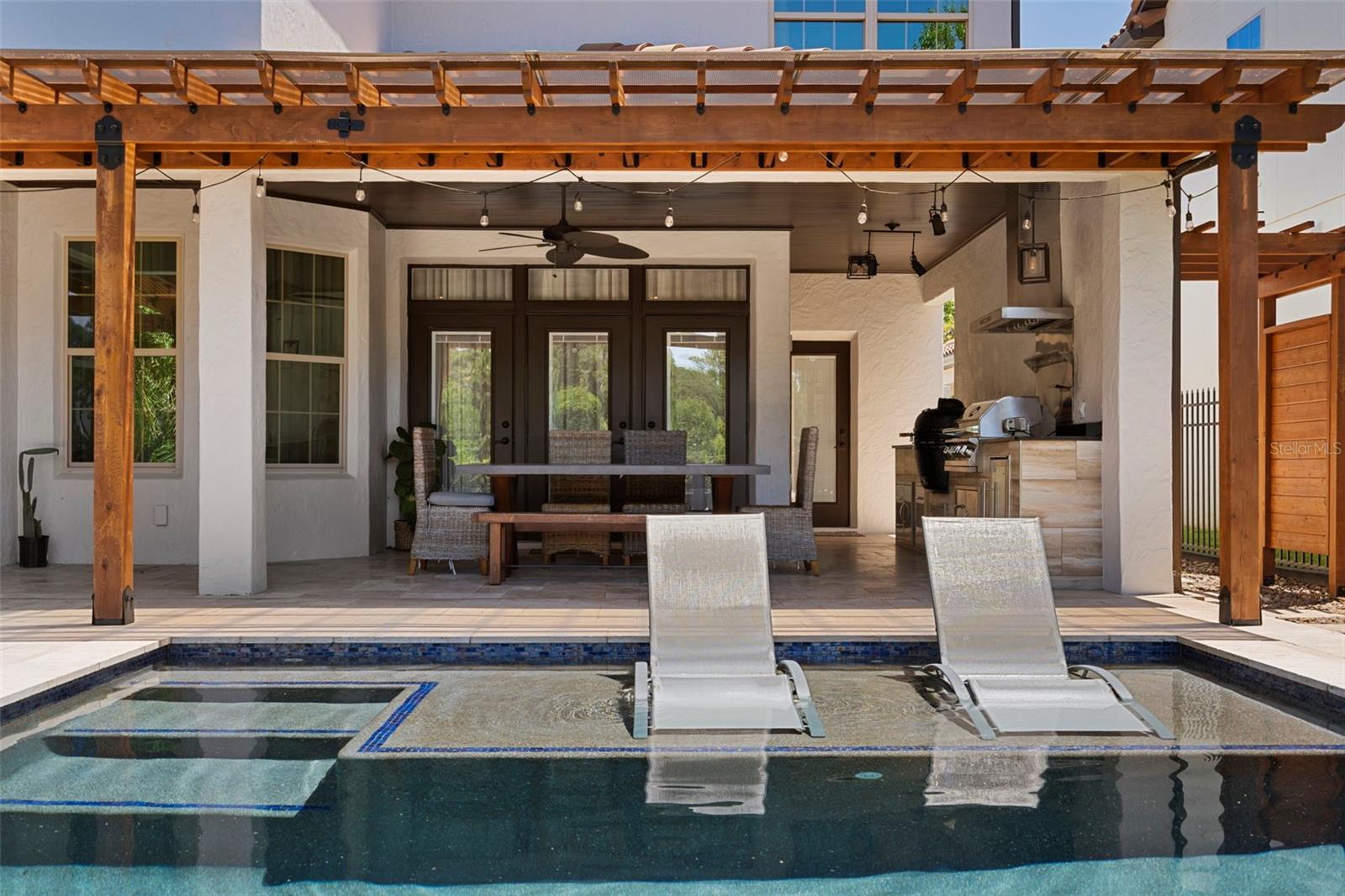 8728 LOOKOUT POINTE DR