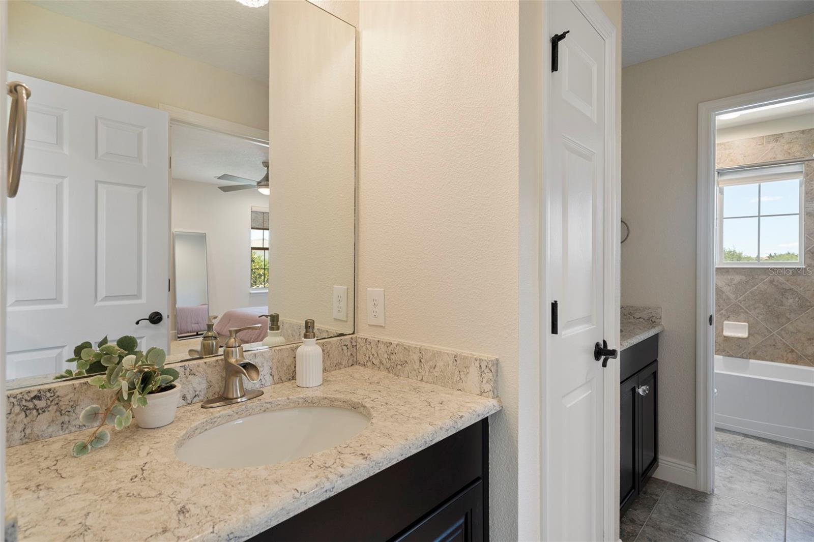 8728 LOOKOUT POINTE DR