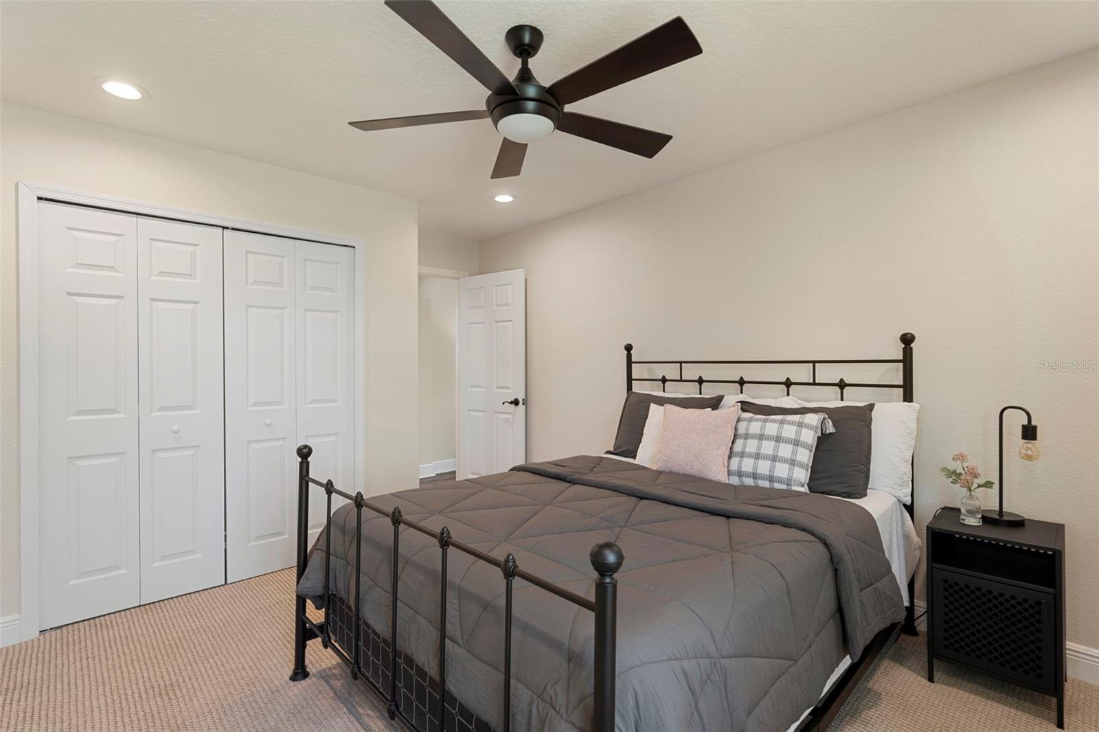 8728 LOOKOUT POINTE DR