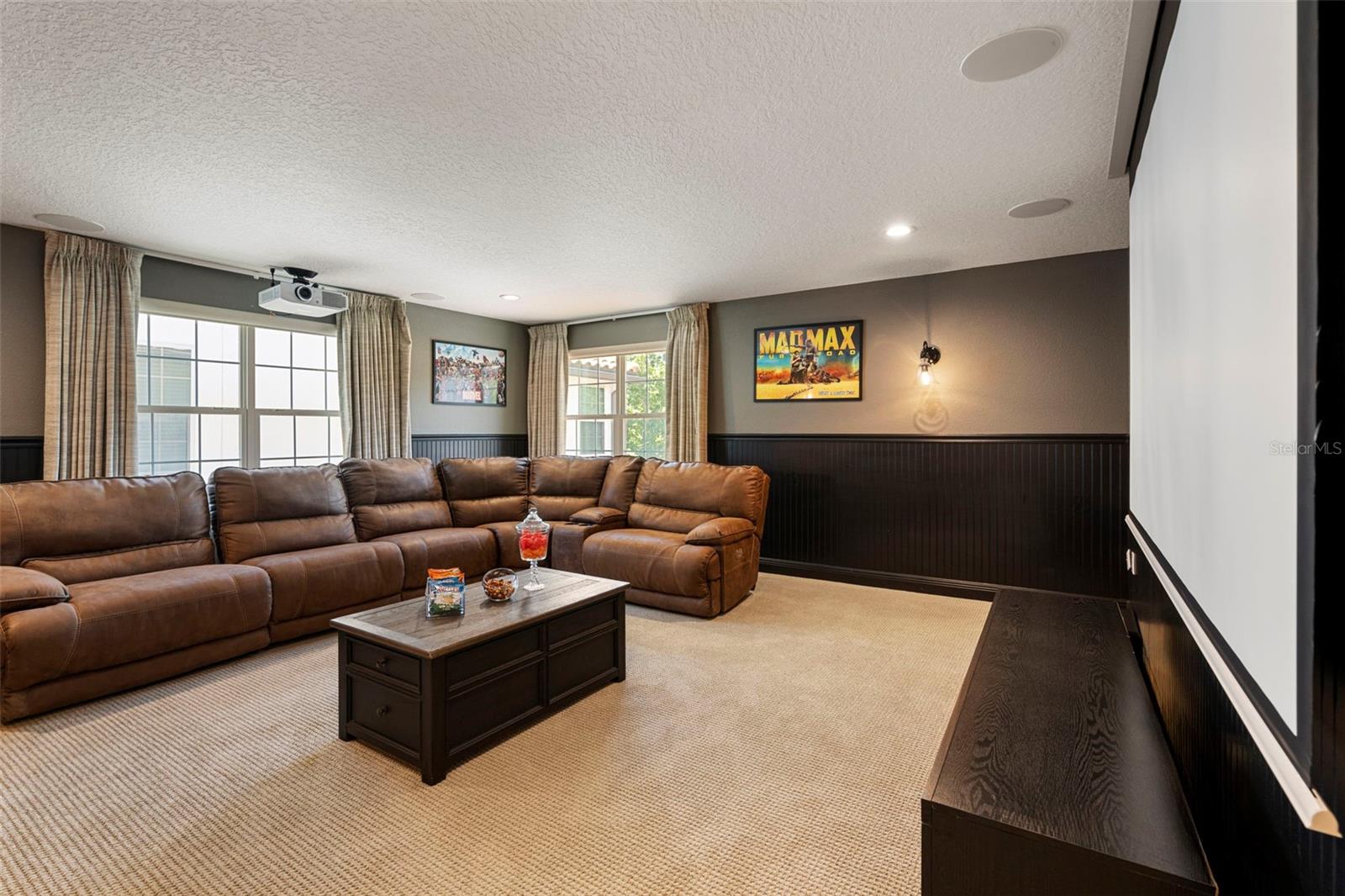 8728 LOOKOUT POINTE DR