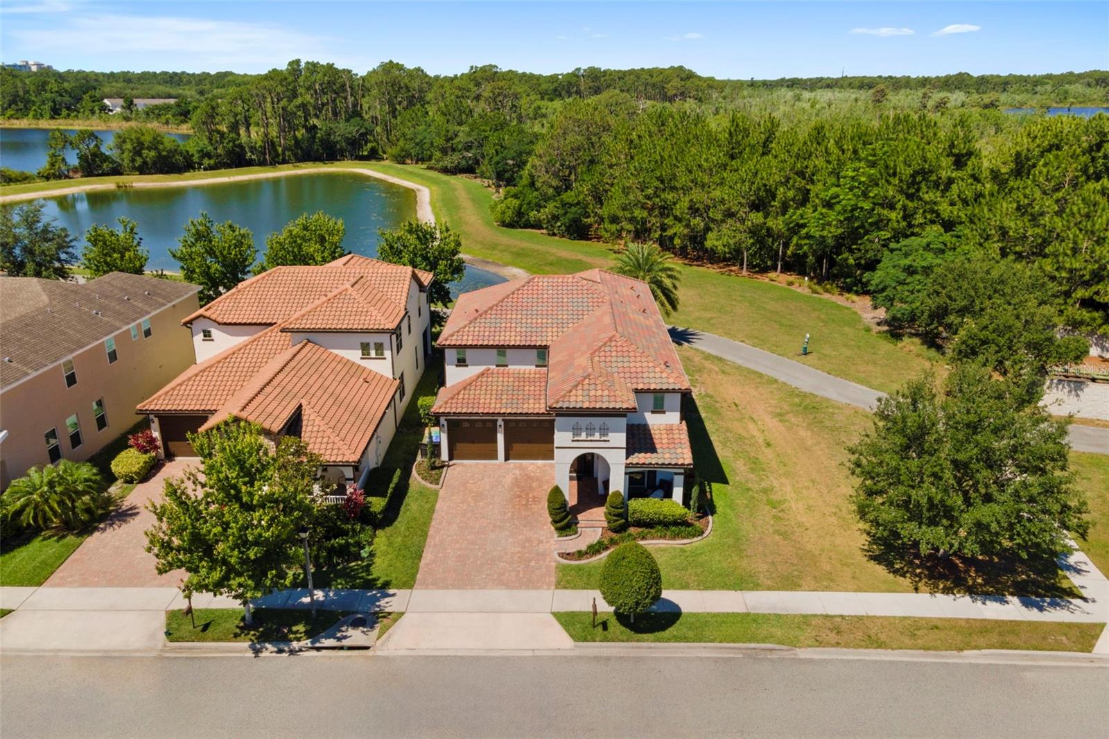 8728 LOOKOUT POINTE DR