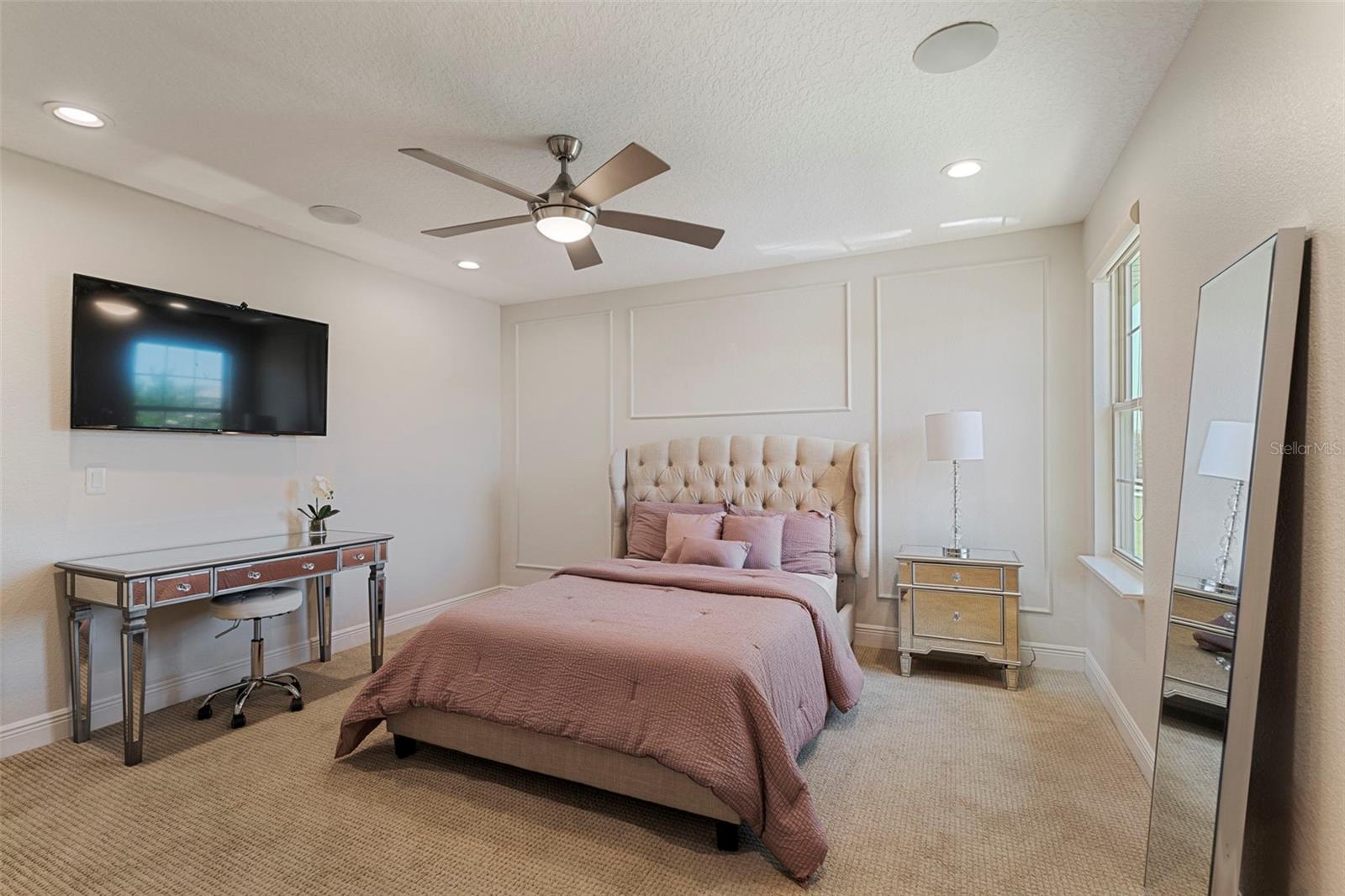 8728 LOOKOUT POINTE DR