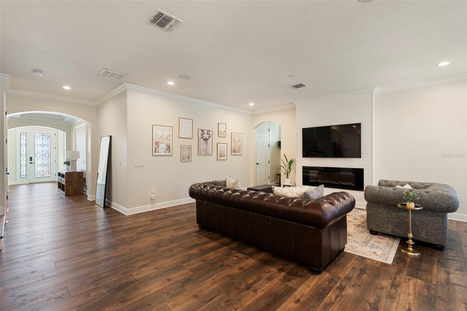 8728 LOOKOUT POINTE DR
