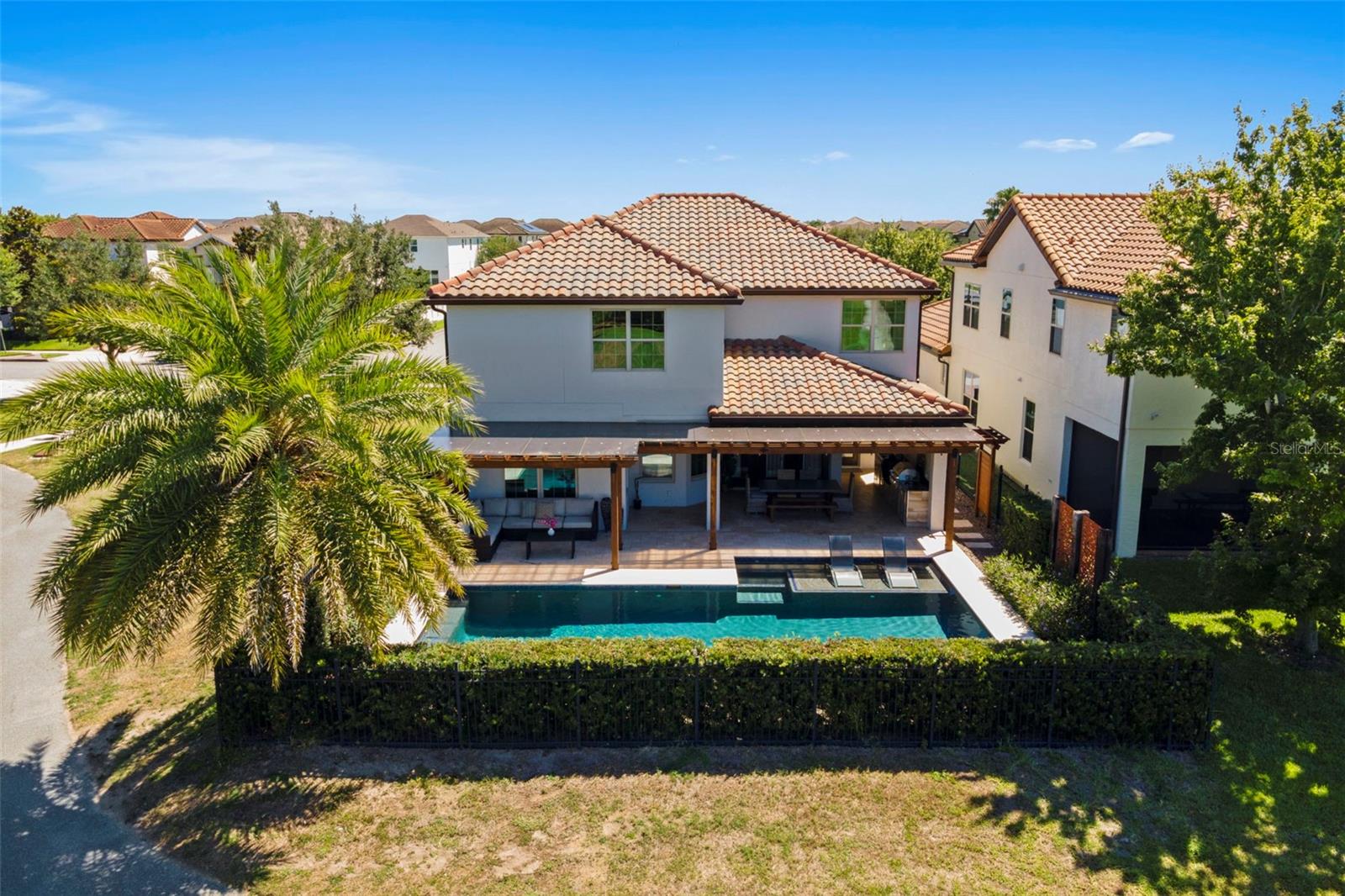 8728 LOOKOUT POINTE DR