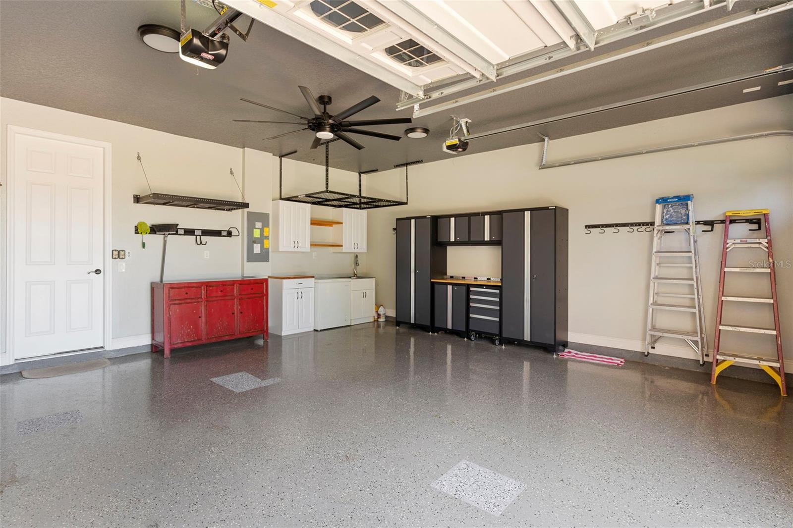 8728 LOOKOUT POINTE DR