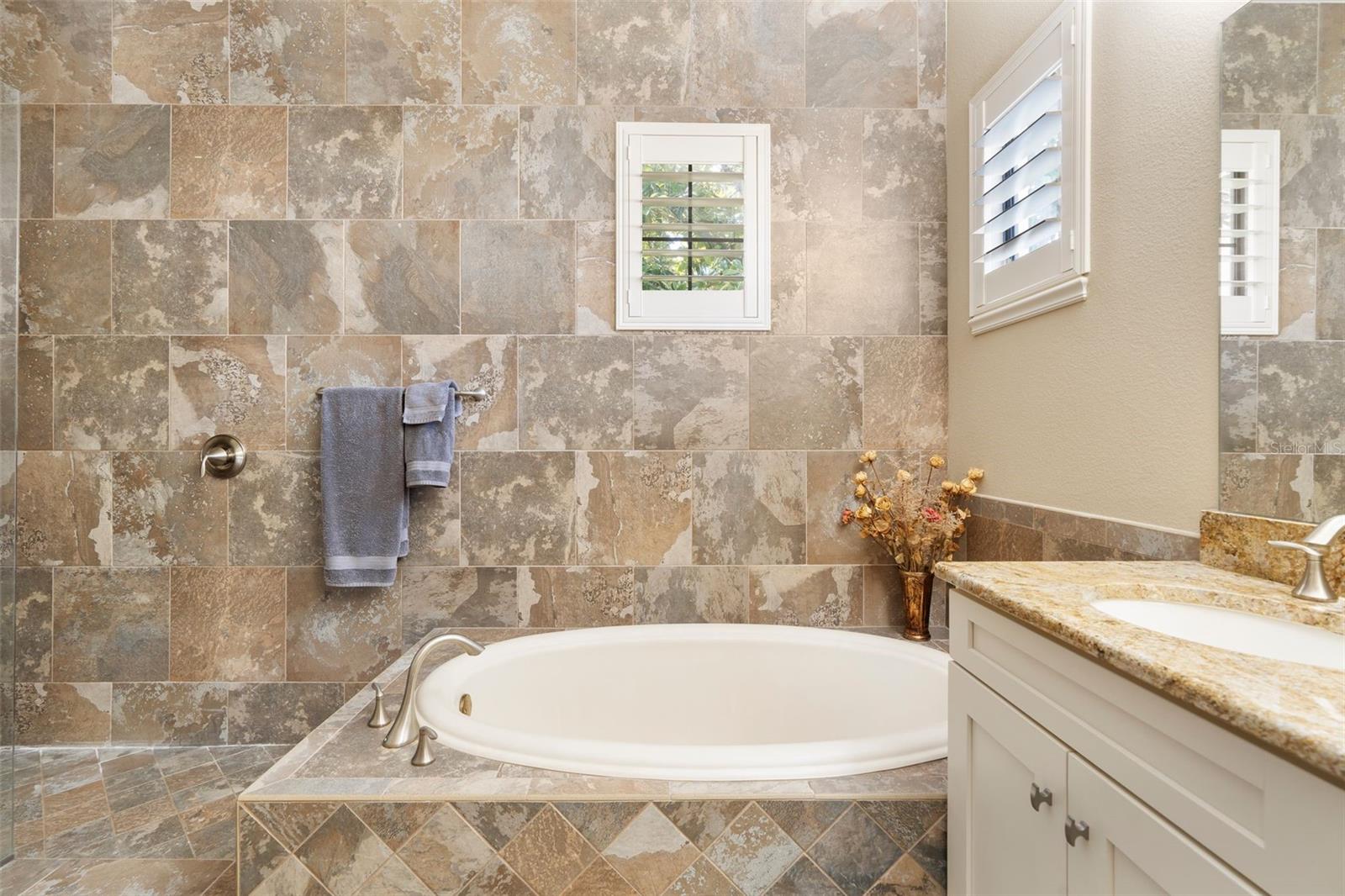 11748 WATERSTONE LOOP DR