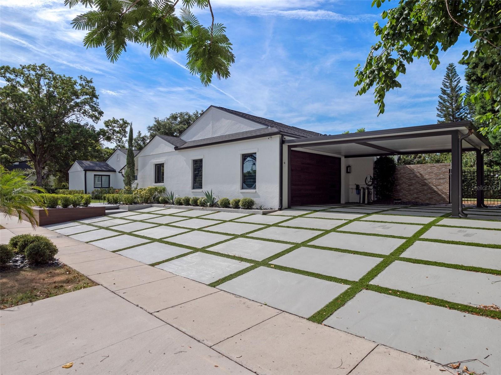 1371 LYNDALE BLVD